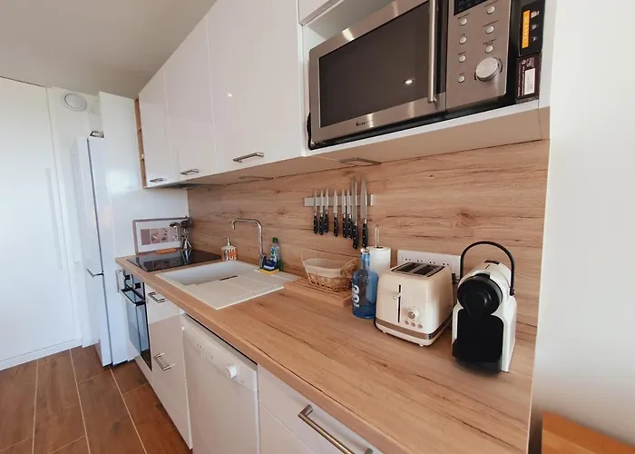 La Perle Du Fidji Sur Le Port Avec Parking Prive Clim Wifi - Rossiconciergerie - Linge En Option * La Grande-Motte